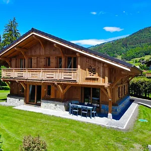 Luxe L'hibiscus Chalet